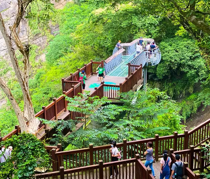青蛙石停車場