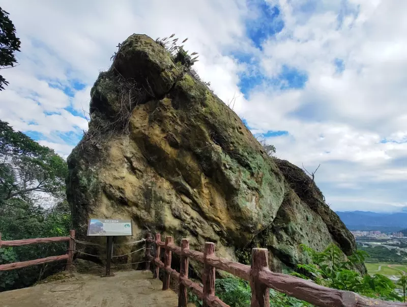 鶯歌石步道入口