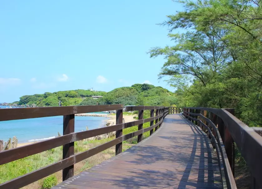 麟山鼻風稜石