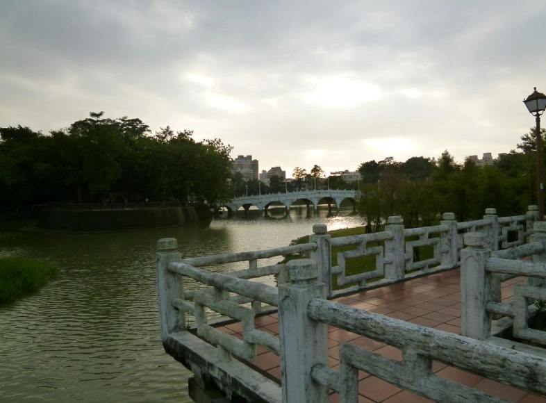 金獅湖曲橋