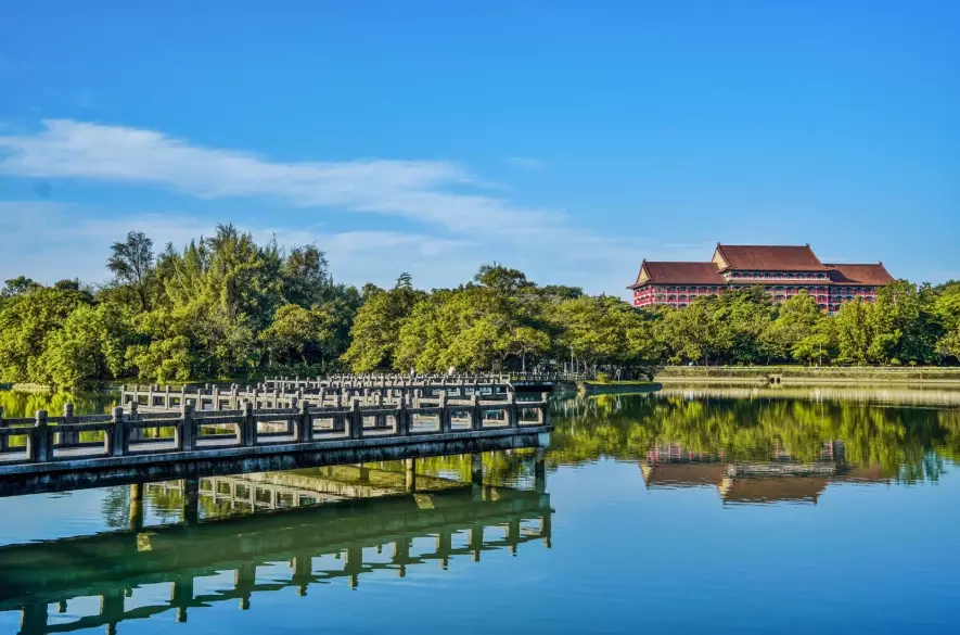 金獅湖曲橋