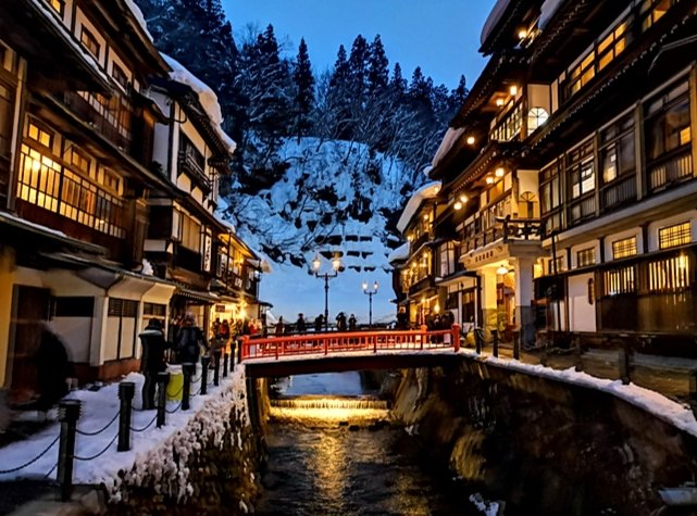 銀山溫泉自由行：季節交通景點住宿美食行程費用全攻略