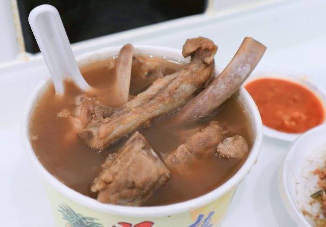 松山火車站美食：在地人真心推薦10款必吃與實用攻略