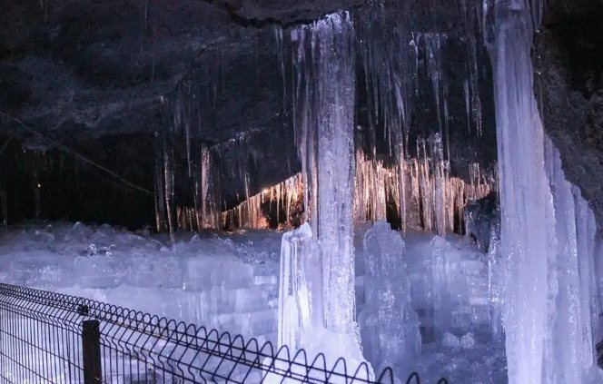 富士山旅遊：四季風情、交通指南、十大景點、住宿精選、美食伴手禮、五日行程、費用預估及貼士全攻略