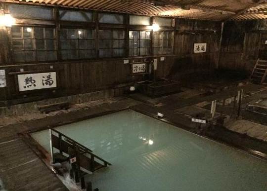 酸湯溫泉：全方位泡湯指南－交通、設施、住宿、美食與行程完整攻略