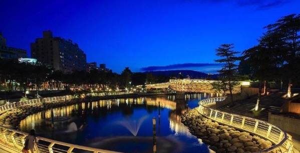 高雄網美景點：熱門打卡全攻略，含交通、攝影秘笈與實用Q&amp;A