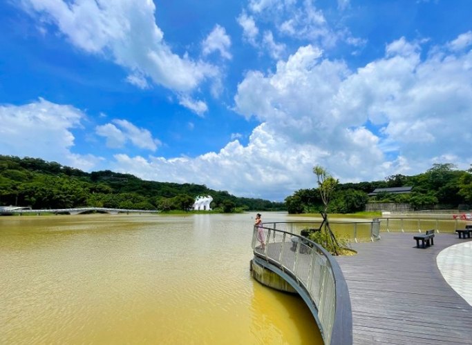 新竹青草湖：免費全天候城市綠洲，沐月橋環湖步道交通攻略