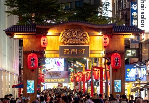 西門町夜市: 必吃美食、省錢交通、住宿推薦一日遊全攻略