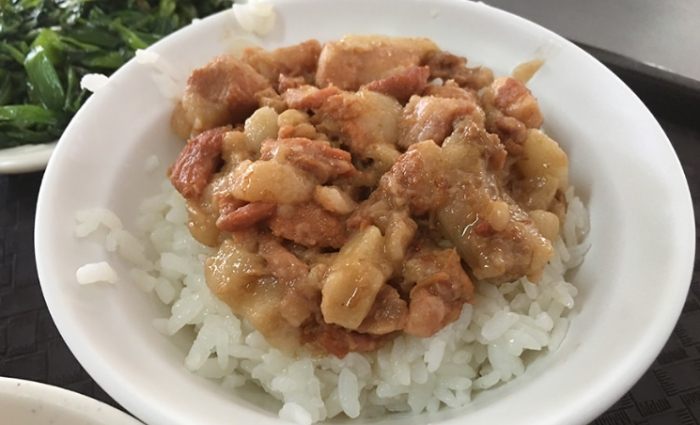 高雄車站附近美食：在地吃貨推薦排行榜與實用懶人包