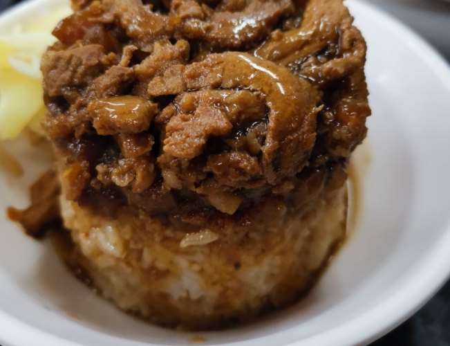 高雄美食推薦：從早餐靈魂小吃、澎湃海味到夜市隱藏版，港都必吃清單一網打盡