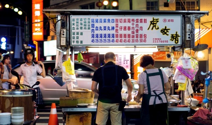 中華夜市：必吃美食與周邊住宿精選