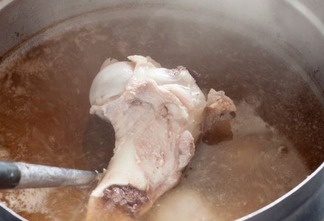 大骨湯：熬湯秘訣、食譜變身與錯誤解析