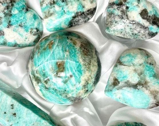 天河石功效：招財療心實測！揭禁忌×保養×辨偽全攻略