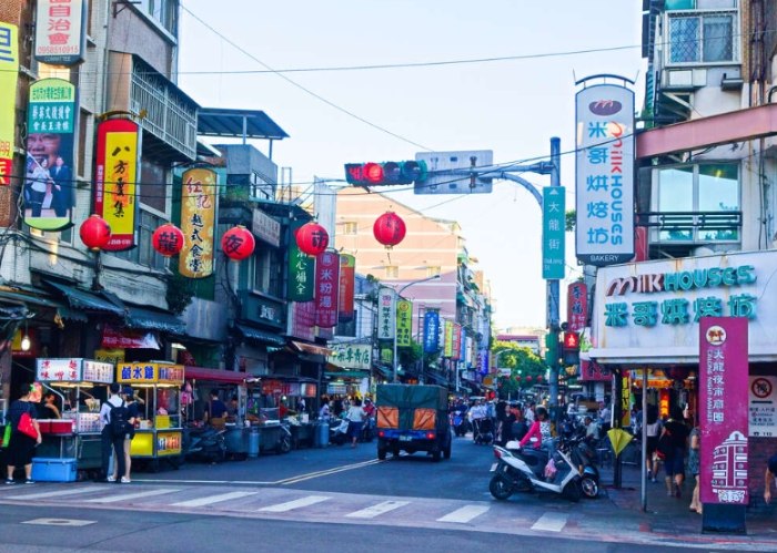 大龍街夜市：巷弄深夜食堂旅遊全攻略從交通到住宿