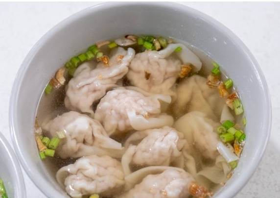 花蓮市區美食：宵夜霸主蔥油餅、公正包子、廟口紅茶等十大必吃名店與實用指南