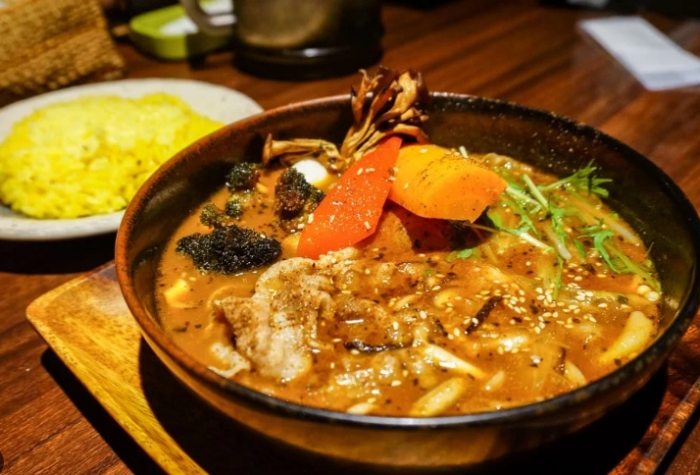 橫濱美食：湯咖哩 VS 海軍咖哩、點心排行榜與必吃清單精選