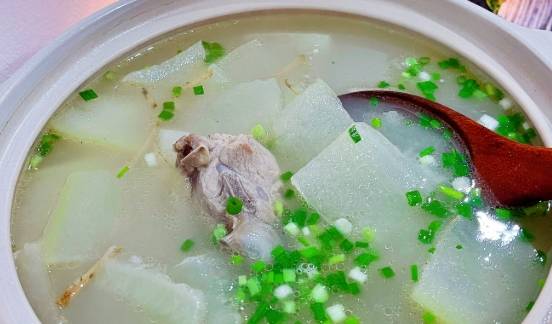 冬瓜湯：阿嬤古早味秘訣、素食鮮甜版與消暑薏仁湯全攻略