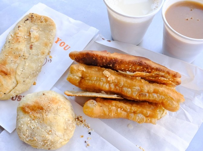 臺中必吃早餐：炒麵麵包、爌肉飯、肉蛋吐司等十大在地特色小吃全攻略