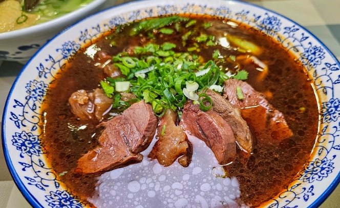 健行路美食：十大必吃小吃與熱點攻略指南