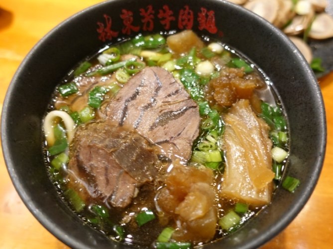 台北必吃：滷肉飯、牛肉麵、小籠包等靈魂小吃與療癒甜點精選