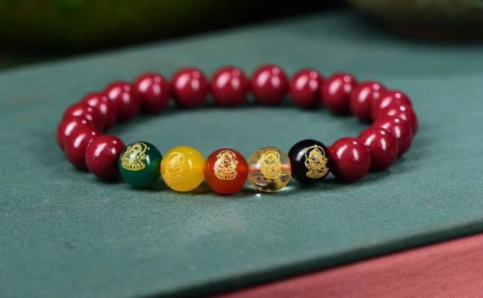 硃砂手串功效：驅邪避煞、穩定心神與護身符能量精華
