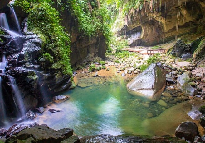 蝙蝠洞瀑布：自駕公車交通、親水步道蝙蝠洞穴亮點、行程住宿全攻略