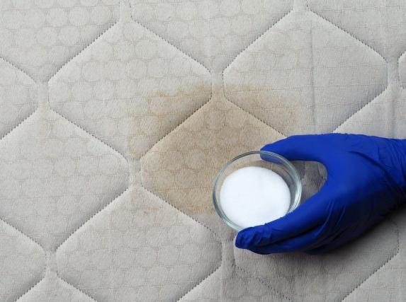 床墊清潔：工具選擇、清潔步驟、保養秘訣與注意事項全指南