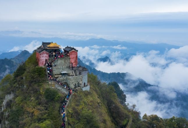 武當山：旅遊攻略、交通住宿、景點美食及注意事項全指南