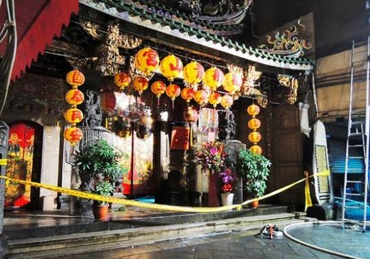 台北青山宮：萬華核心景點全攻略：建築藝術、順遊推薦與必吃美食指南