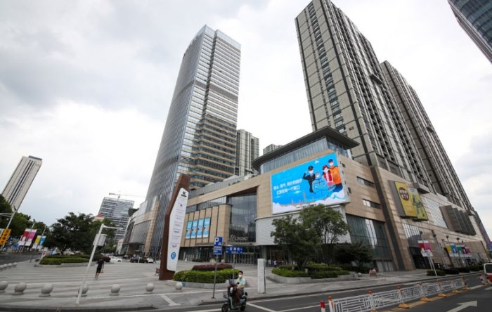 皇廷廣場：停車攻略、美食推薦、必買伴手禮與周邊景點指南