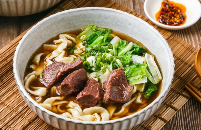 文心家樂福美食街：停車免煩惱，10家必吃美食與完美動線攻略