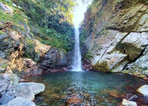 蝴蝶谷瀑布：交通攻略、三層瀑布解析、生態觀察與行程住宿指南