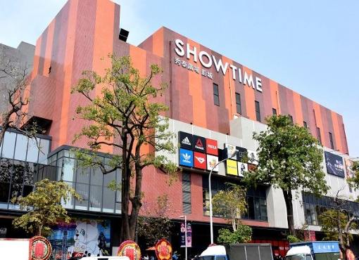 秀泰廣場：解決停車痛點、美食景點推薦、必買好物指南！