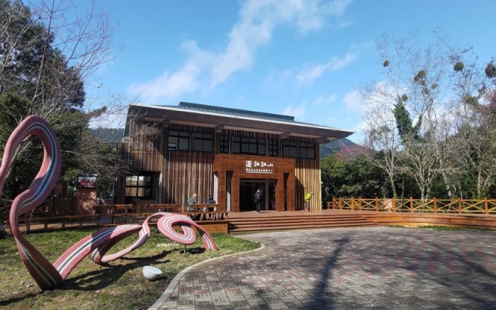 拉拉山森林遊樂區：千年巨木秘境探索、自駕交通與住宿精選攻略