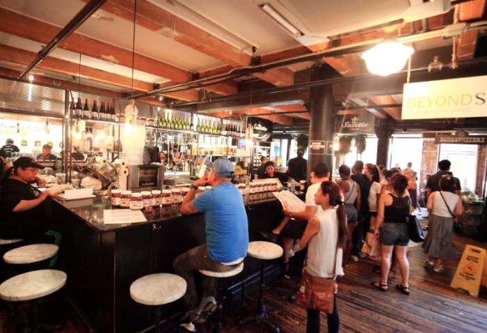 雀兒喜市場：十攤必吃推薦、營業時間與逛市場攻略懶人包