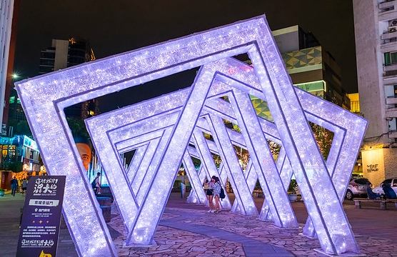 龍門廣場：交通美食採購景點全攻略與Q&amp;A懶人包