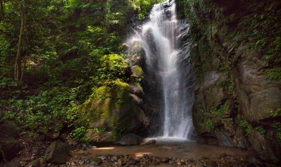 泰安瀑布：開車公車輕鬆達，瀑布步道美景盡收，半天行程住宿推薦