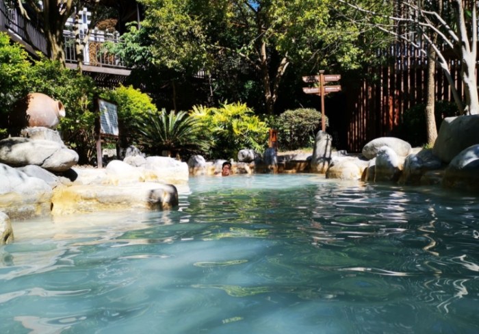 谷關溫泉廣場：免費泡腳、付費湯屋、交通攻略與周邊景點住宿美食全覽