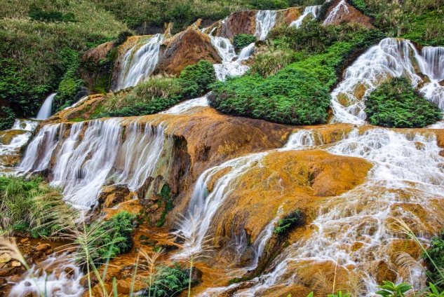 黃金瀑布：金水地區攻略秘籍，深度玩法、交通住宿安全全解析