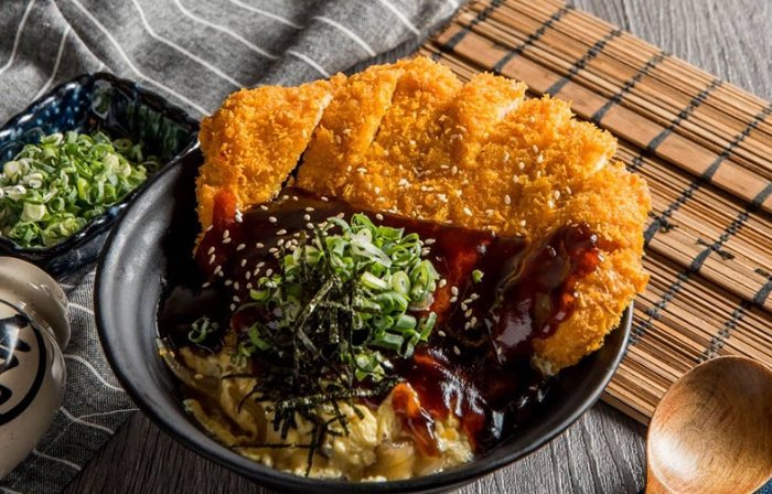 愛買美食街：美食聯合國！交通便利、十大必吃嚴選、一日行程規劃