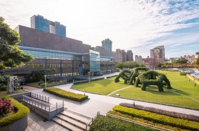 台中美術館：門票親民、交通攻略、展覽精華與周邊景點美食全指南