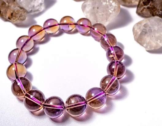 紫黃晶功效：心靈潤滑、能量整合、豐盛機遇全方位指南