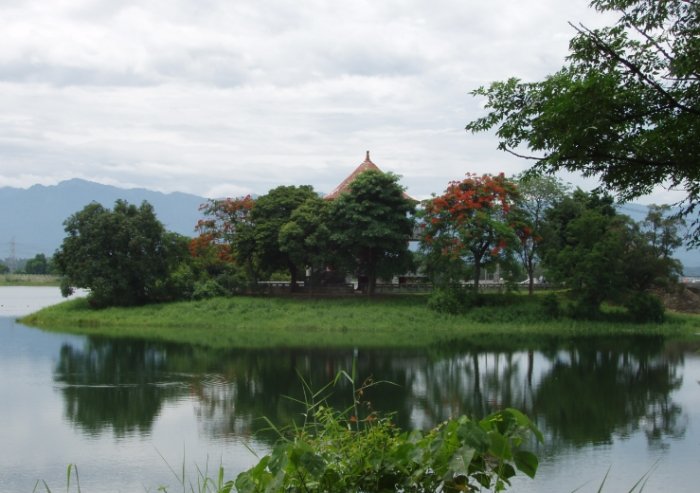 蘭潭風景特定區：交通景點行程住宿全攻略