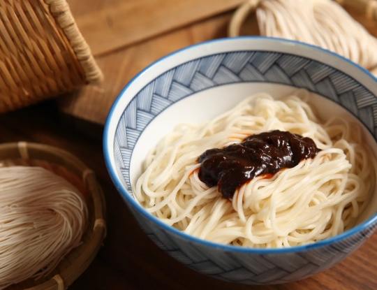 乾拌麵：從食材選擇到做法步驟的完美指南