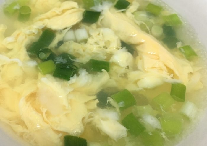 蛋花湯怎麼煮：經典清湯與濃醇滑順雙版食譜秘訣