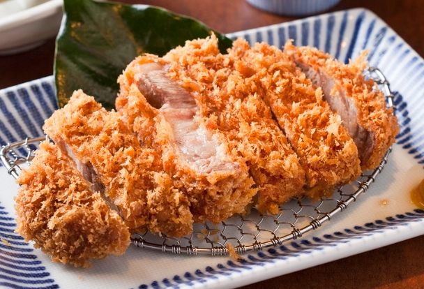 炸豬排：從食材挑選到油炸實戰的黃金秘訣與配菜指南