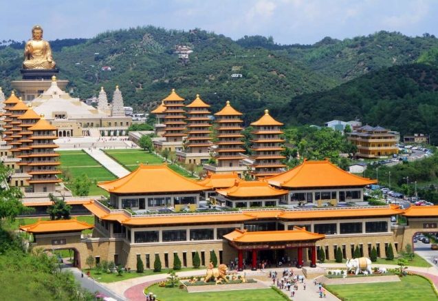 高雄佛光山一日遊：交通、景點必訪、行程規劃、美食攻略全指南