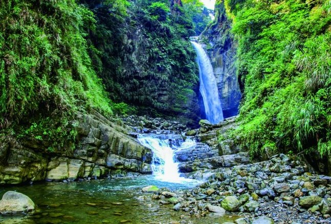 瑞龍瀑布：南投竹山綠寶石秘境，交通住宿行程全攻略