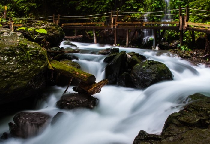 石磐瀑布：位置、交通、亮點與行程全攻略