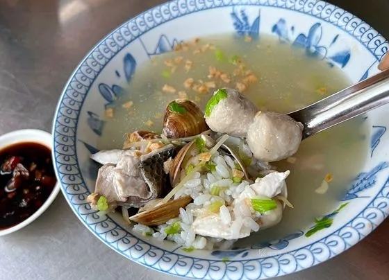 麥寮橋頭美食：精選10大古早味小吃推薦，蝨目魚粥、蚵嗲與豆花必嚐